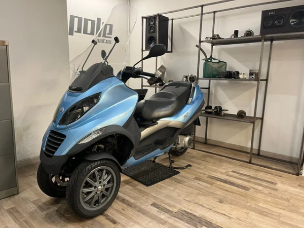 Piaggio Mp3 250RL - Imagen 2