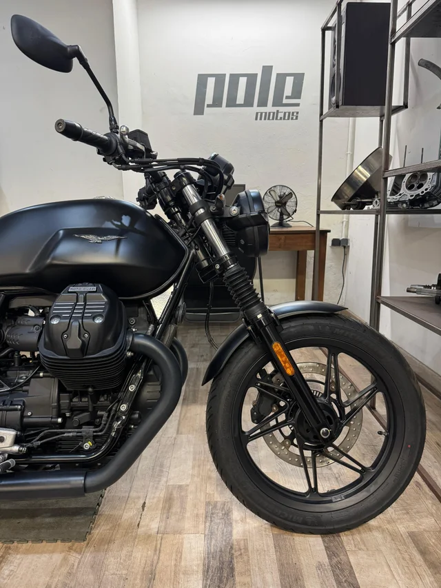 Moto Guzzi V7 Stone 2024 - Imagen 4