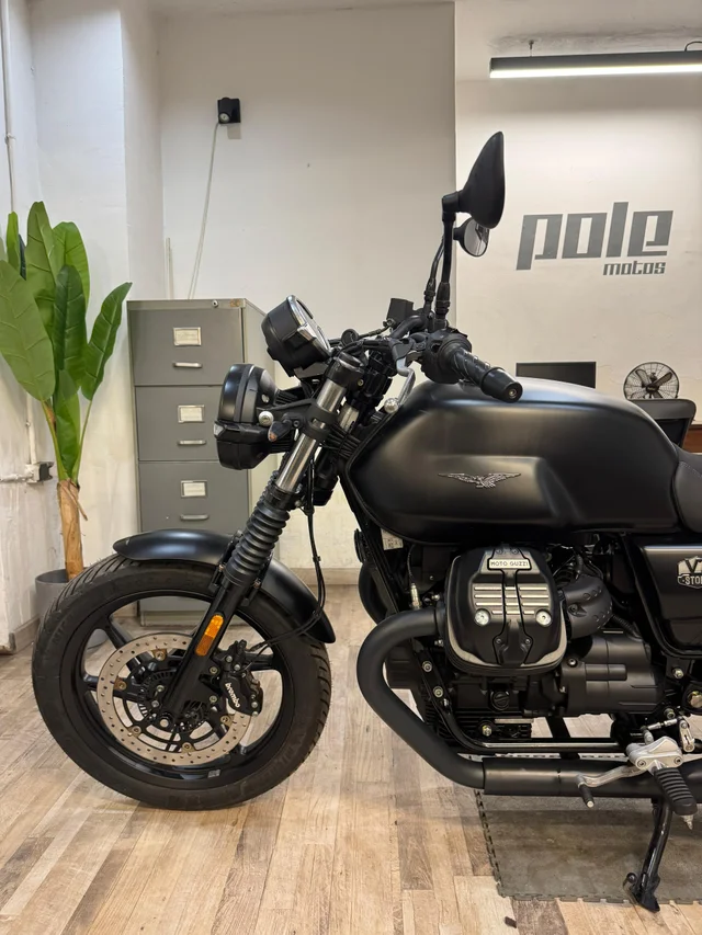 Moto Guzzi V7 Stone 2024 - Imagen 3