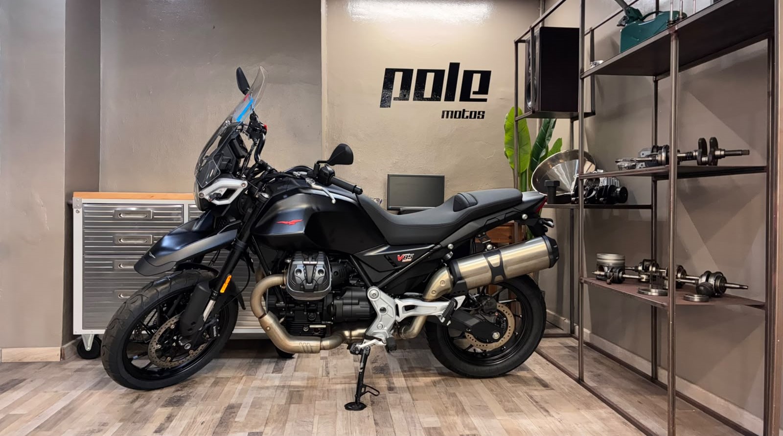 Moto Guzzi V85 Strada