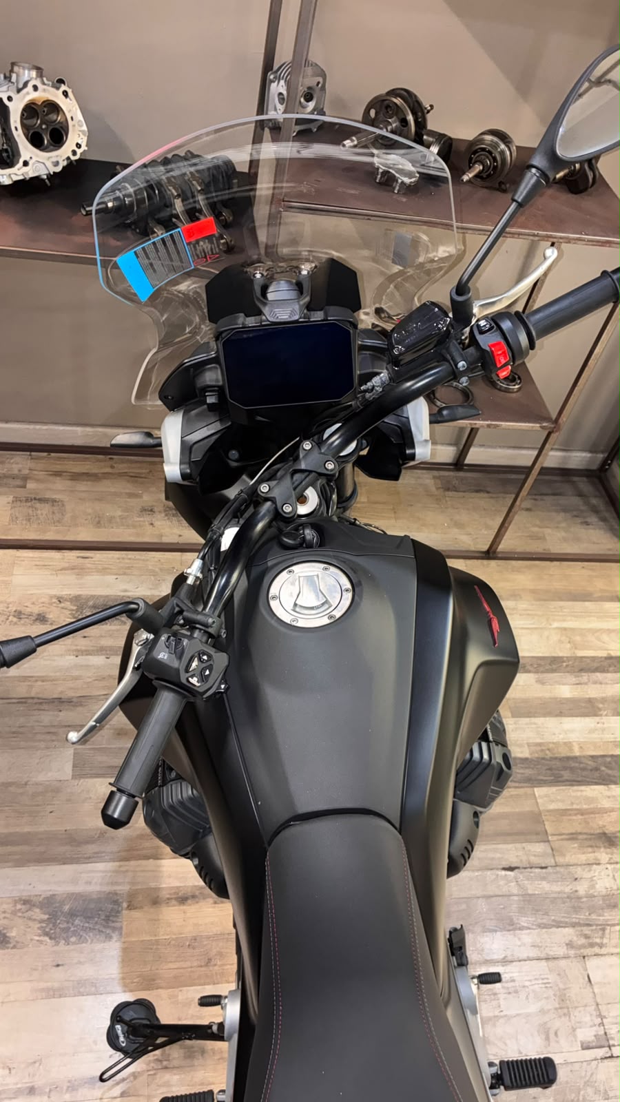 Moto Guzzi V85 Strada - Imagen 11