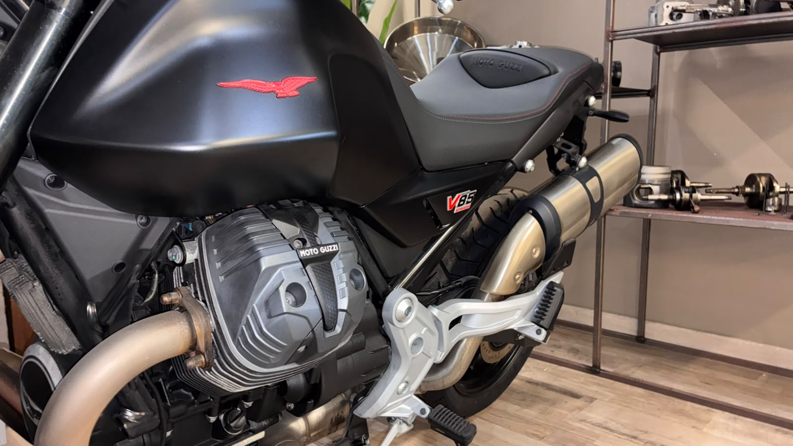 Moto Guzzi V85 Strada - Imagen 9