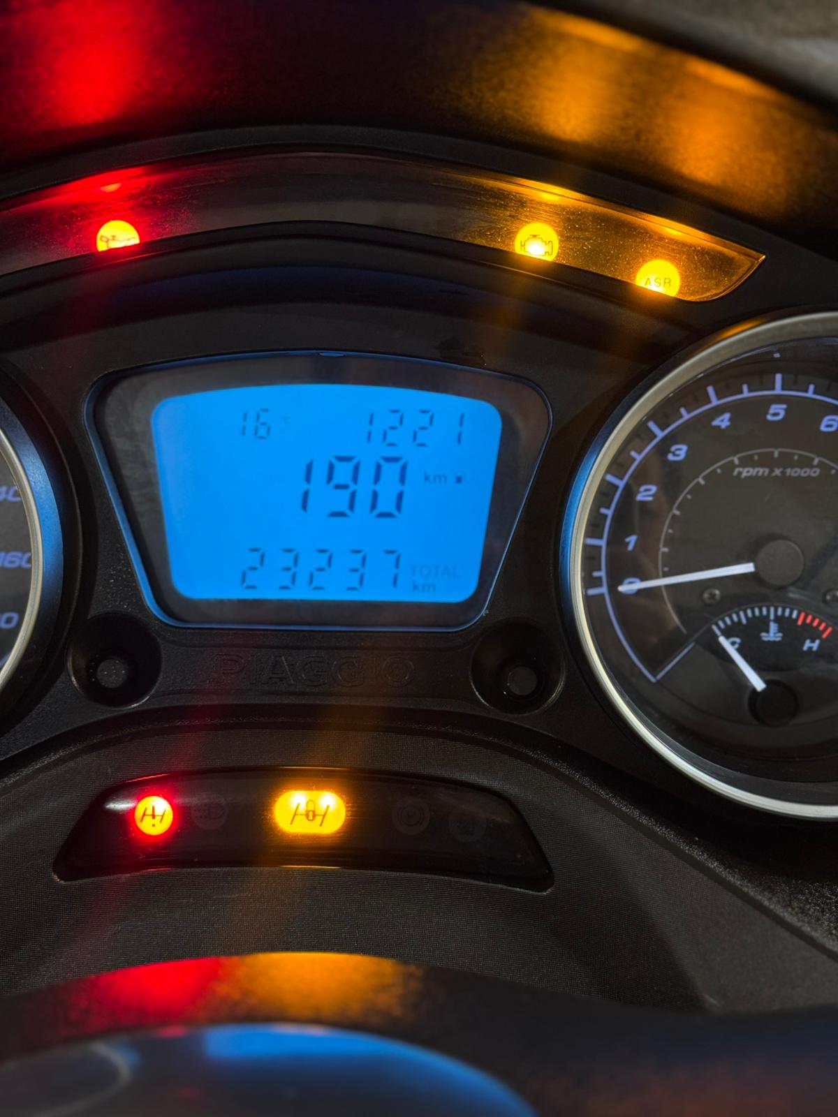 Piaggio Mp3 300 - Imagen 7