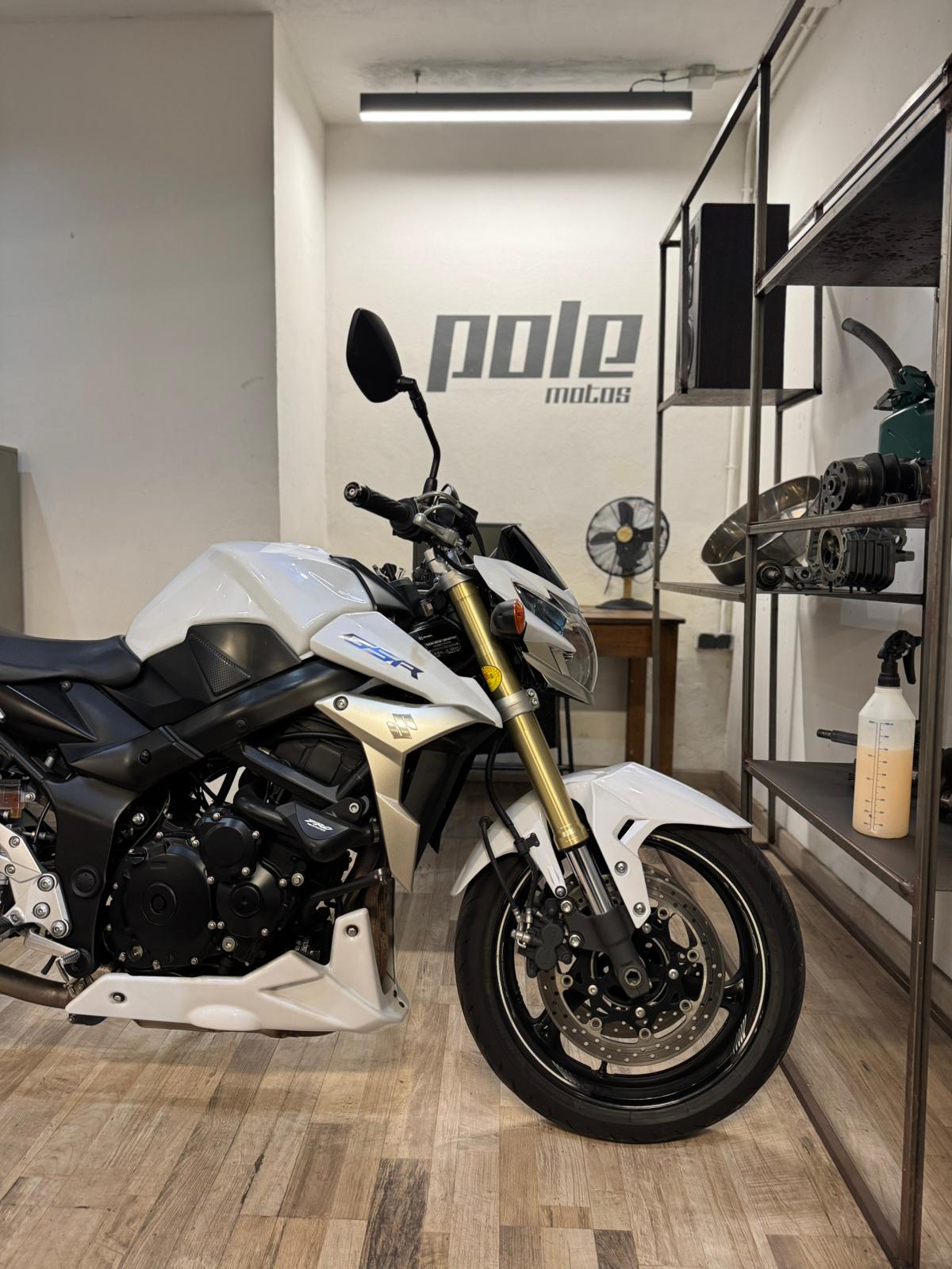 Suzuki GSR 750 - Imagen 4