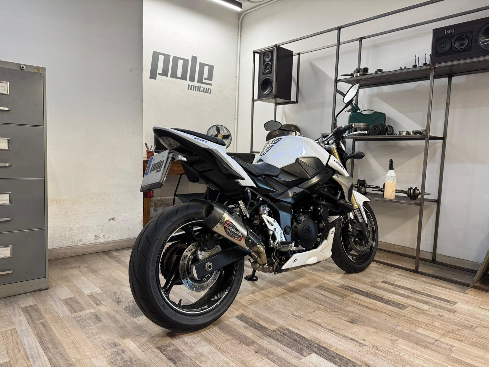 Suzuki GSR 750 - Imagen 5