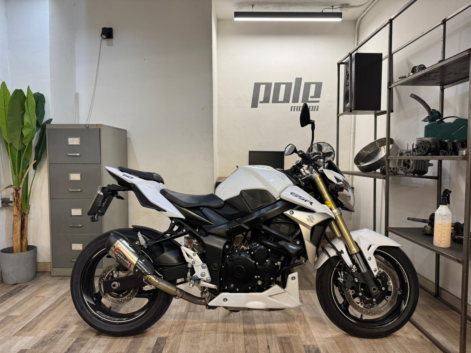 Suzuki GSR 750 - Imagen 6