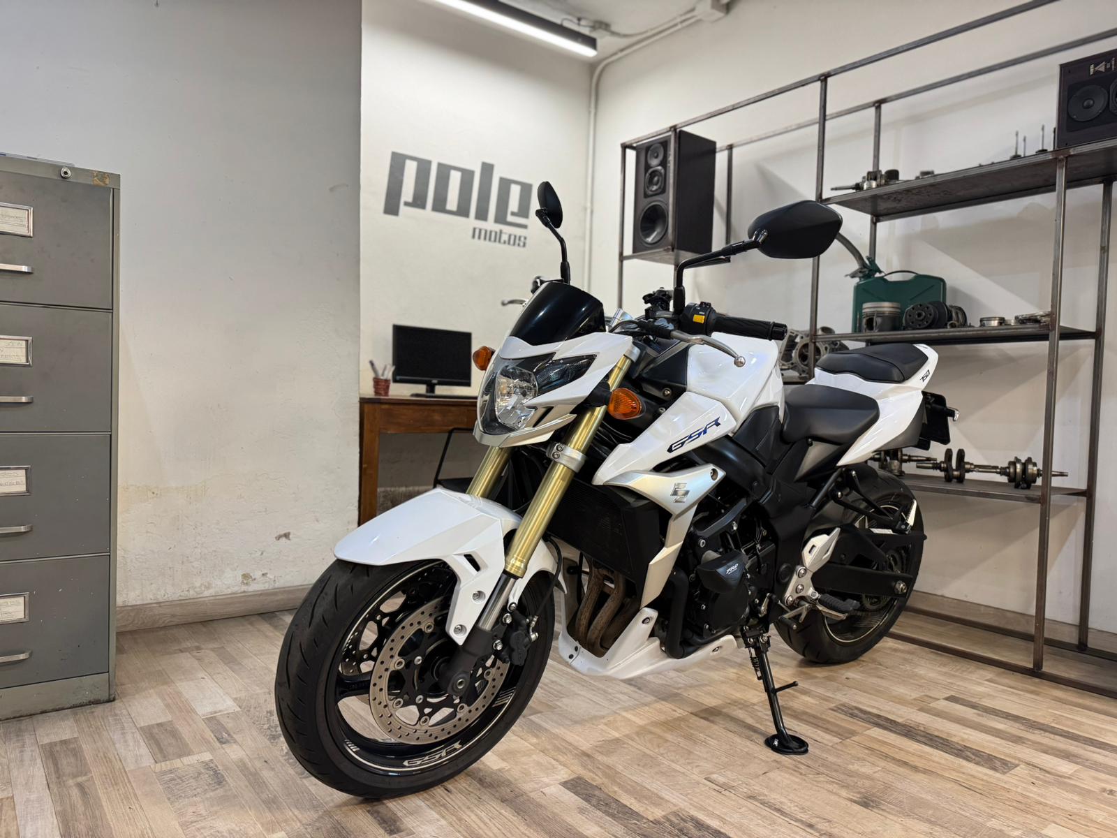 Suzuki GSR 750 - Imagen 2