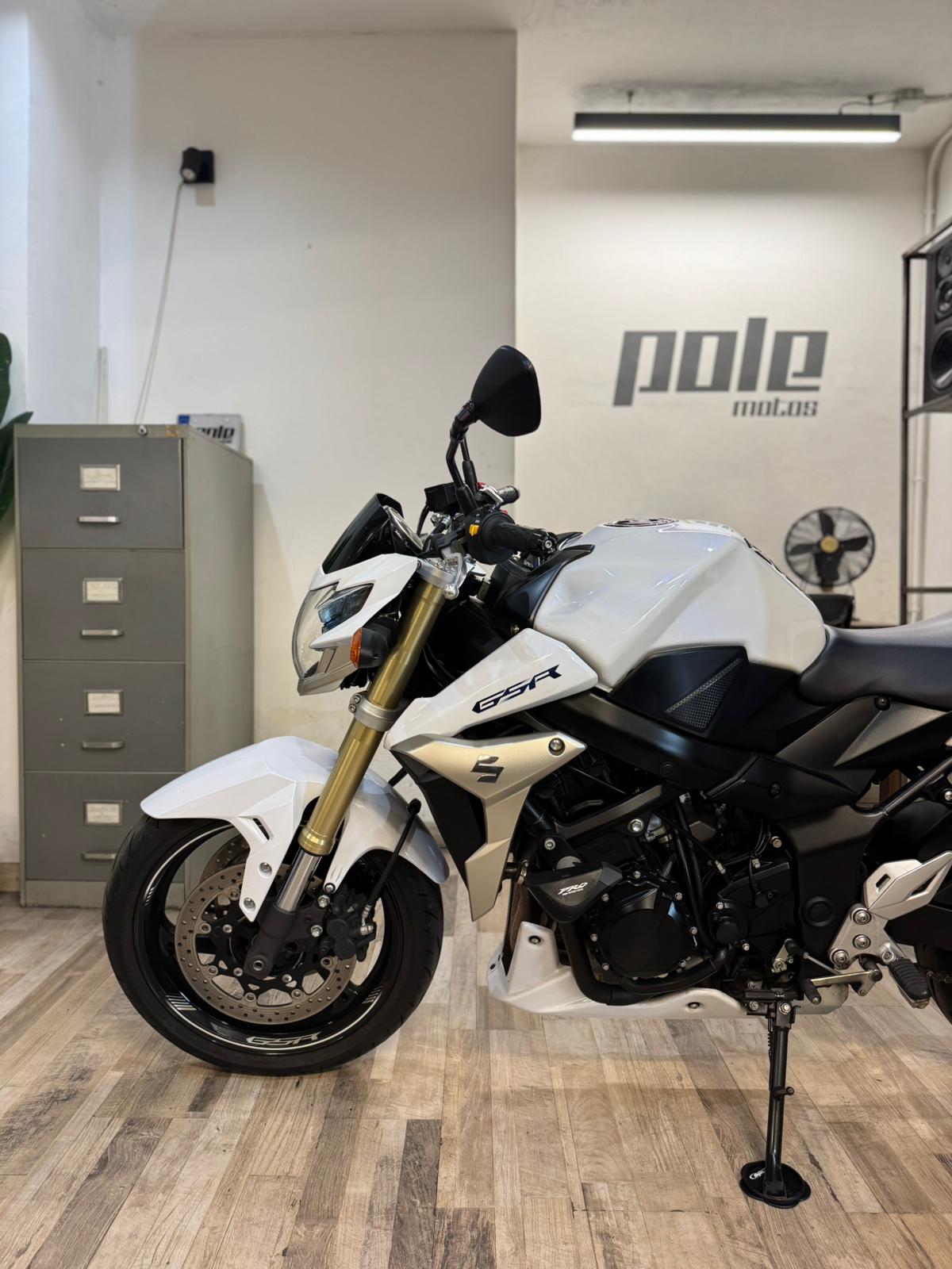 Suzuki GSR 750 - Imagen 3