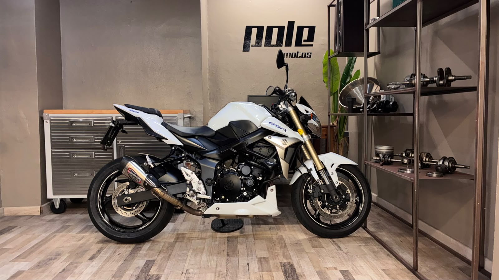 Suzuki GSR 750 - Imagen 6