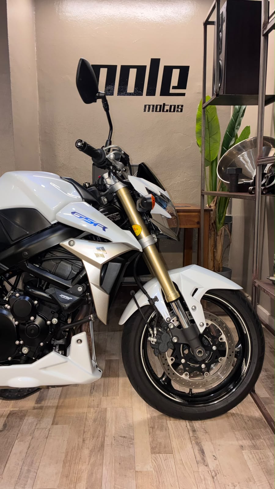 Suzuki GSR 750 - Imagen 4