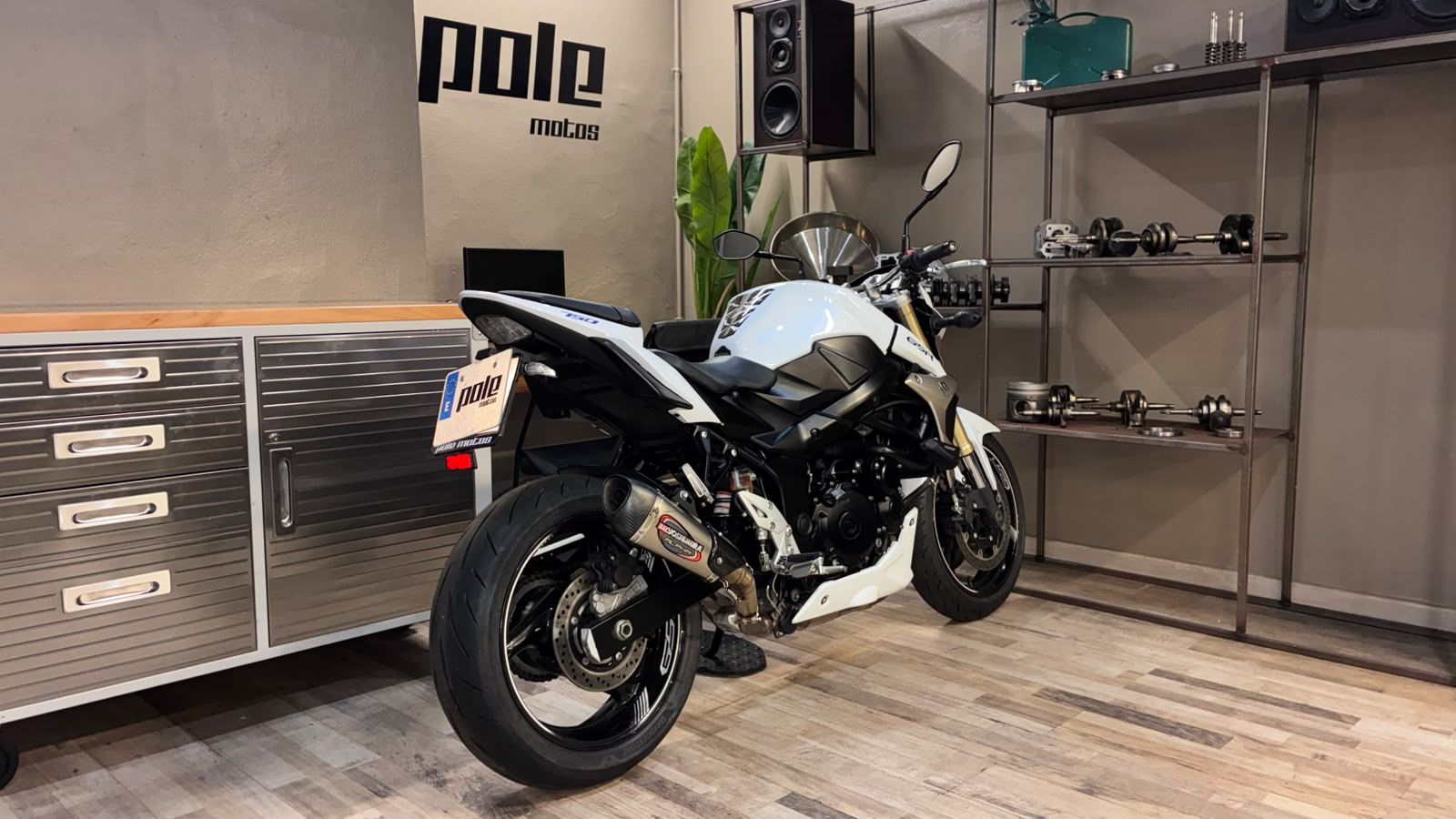 Suzuki GSR 750 - Imagen 5