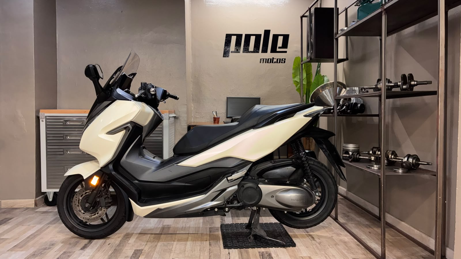 Honda Forza 300
