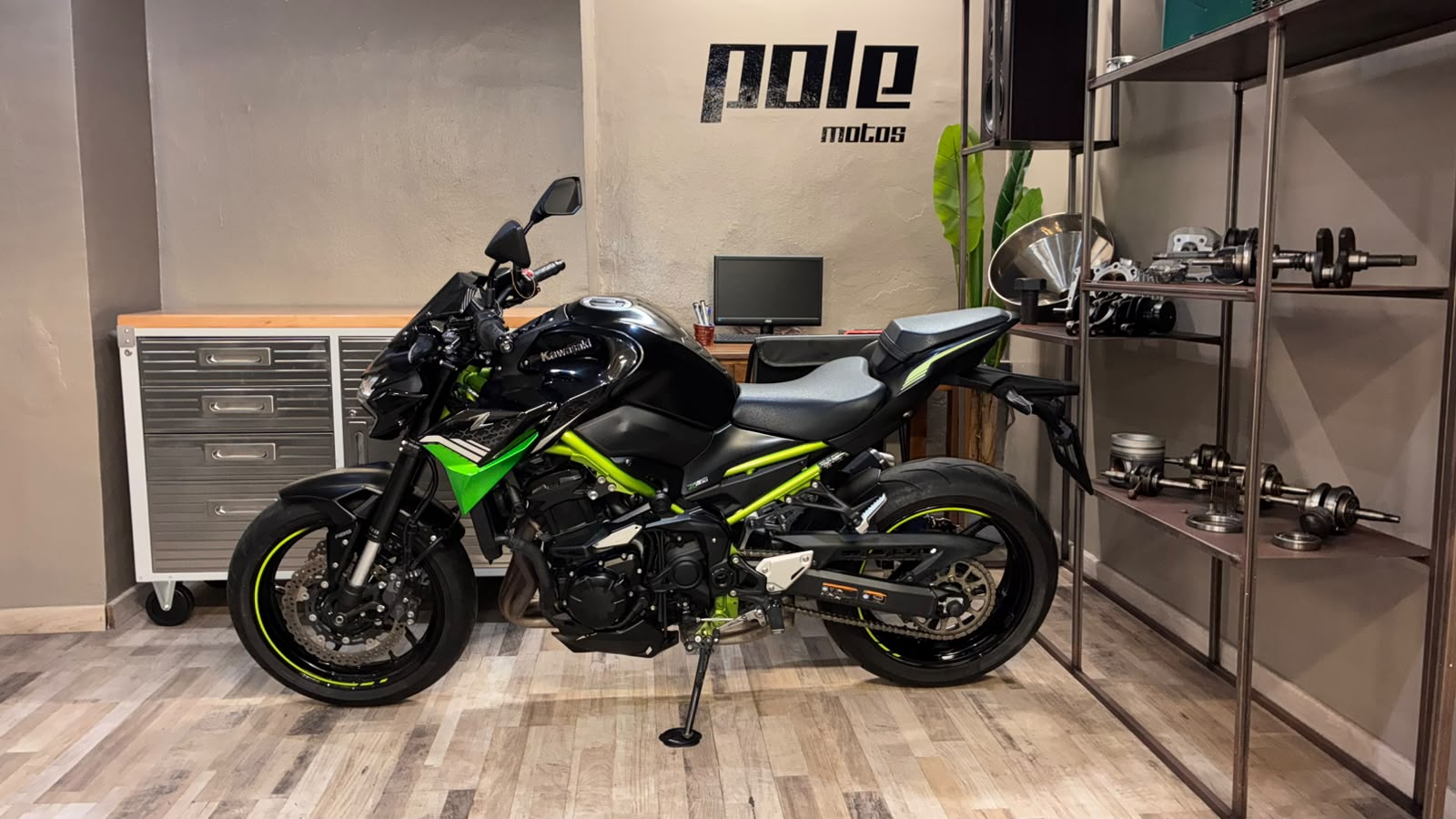 Kawasaki Z900 Full